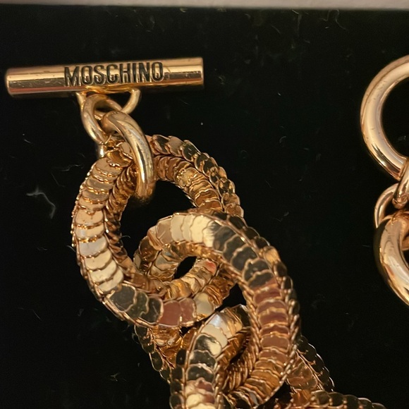New in box H&M Moschino chunky gold bracelet - Picture 3 of 3